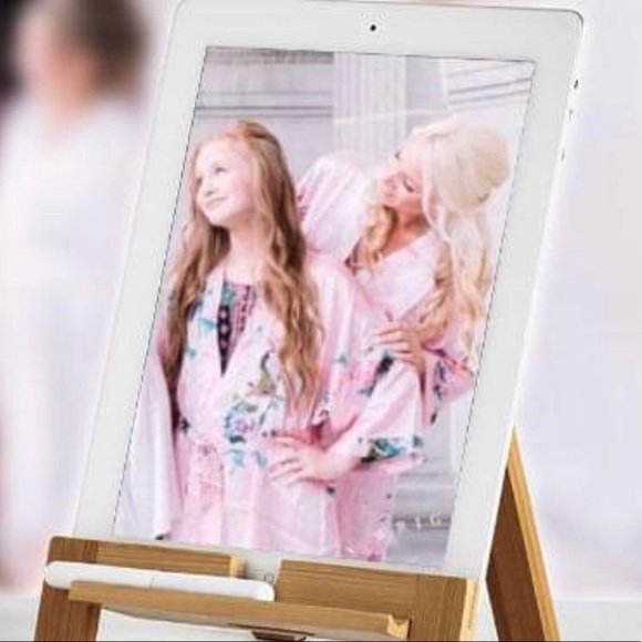 Meet your Posher, Loni - Picture 1 of 1